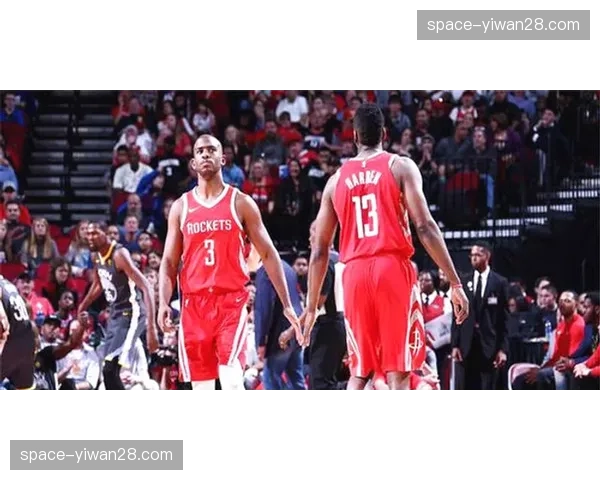 人物通讯:卢顿镇老帅罗布-爱德华兹的平凡坚守。 人物通讯:卢顿镇老帅罗布-爱德华兹的平凡坚守。