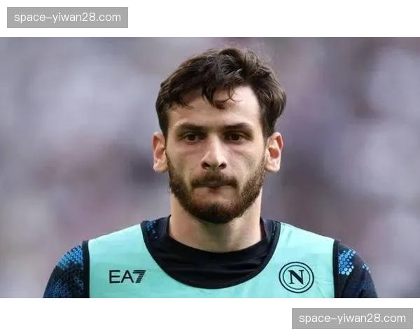 克瓦拉茨赫利亚精彩一条龙破门，重现“格鲁吉亚梅西”风采