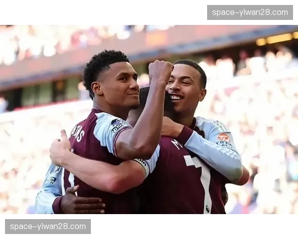 快讯：凭借一次快速反击中的精准直塞，阿斯顿维拉由沃特金斯单刀破门