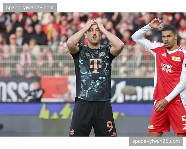 拜仁边锋科曼恢复合练，医疗报告显示其受伤与赛季累积高强度跑动负荷关联度高